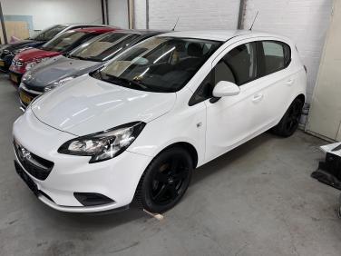 Deze Opel net binnen en wordt op dit moment klaargemaakt